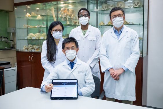 Dr Richard Su, Dr Siu-Wai Choi, Dr John Adeoye and Dr Li-Wu Zheng of the Faculty of Dentistry, HKU